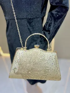 Prachtige strass avondtas met metalen handvat en ketting schouderriem voor dames.