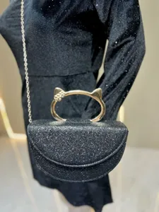 Sac bandoulière noir à sequins avec poignée métal en forme de chat doré, sac de soirée.
