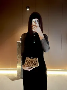 Elegante bolso de noche con diamantes de imitación de cristal dorado para mujer