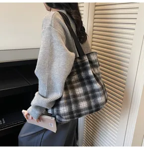 Large capacity retro plaid shoulder bag for women, casual tote canvas handbag for daily commute.