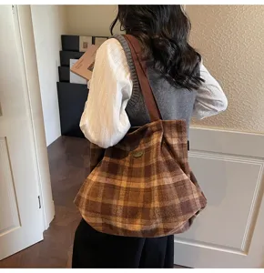 Retro plaid shoulder tote bag large capacity brown casual commuter handbag for women daily use