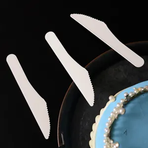 White disposable paper cake knives set for birthday party, eco-friendly tableware tool.