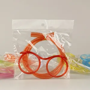 Neuheit Brille Trinkhalm, roter DIY Party Trinkhalm in transparenter Verpackung Ansicht.