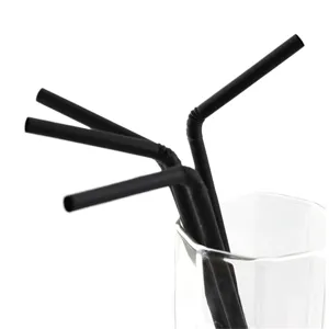 Pailles flexibles noires en plastique vue de detail pour cocktails bar boissons soirees