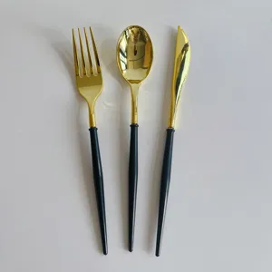 Détails de couverts en plastique doré, ensemble fourchette cuillère manche noir.