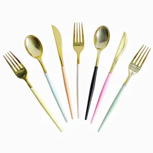 Ensemble de couverts en plastique dore jetables avec poignees colorees pour fete d'enfants