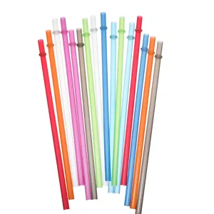 Gedetailleerd overzicht van kleurrijke herbruikbare plastic rietjes met vaste ringen.