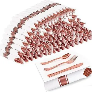 Set di posate usa e getta in plastica oro rosa con tovaglietti per feste e matrimoni.