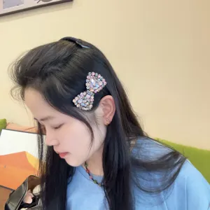 Elegante strass strik haarspeld voor vrouwen, glinsterende haaraccessoire voor dagelijks.
