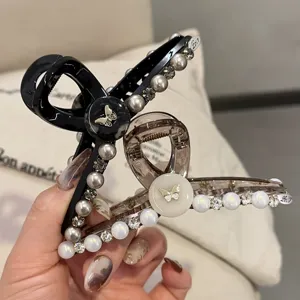 Elegante koreanische Harz Haarklammer mit Perlen und Strass für elegante Damenfrisuren.