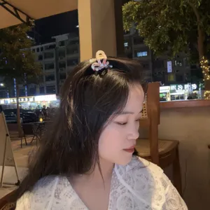 Detalle de pinza para el pelo con estrás, elegante horquilla de cristal para mujeres y niñas.
