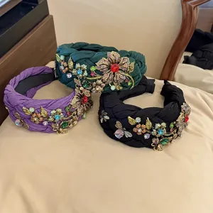 Cerchietto largo intrecciato stile barocco retrò con fiori di cristallo e strass.