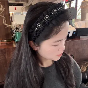 Black pleated rhinestone headband detail, sweet style hair accessory for daily wear and styling.