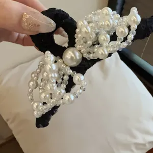 Koreanische Kunstperlen Schleife Haarklammer, elegante schwarze Stoff Haarspange für schicke Frisuren.