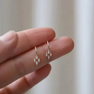 S925 ασήμι 14K επιχρυσωμένο τέσσερα διαμάντια ρόμβος μίνι σκουλαρίκια γυναικεία κομψά
