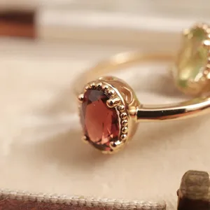 Βίντατζ δαχτυλίδι από ασήμι με επιχρύσωση 14k και κόκκινο λίθο, κομψό παλάτι στιλ.