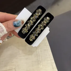 Pinces à cheveux élégantes en velours noir et strass brillants style rétro pour femmes