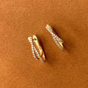 Σταυρωτα σκουλαρικια huggie S925 επιχρυσωμενα 14K ακανονιστα κοσμήματα καθημερινα