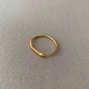 Bague ouverte serpent plaquee or 18k minimaliste pour l'annee du serpent bijoux