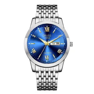 Vue détaillée de montre à quartz pour hommes avec bracelet en métal argenté et cadran.
