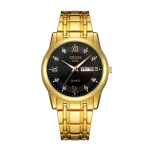 Nahaufnahme der luxuriösen Herrenquarzuhr mit schwarzem Zifferblatt und goldenem Armband.