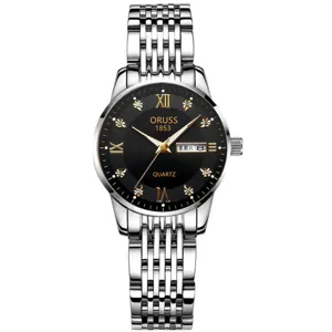 Vista detallada del reloj de mujer con esfera negra, números romanos y correa de acero inoxidable.