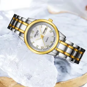 Montre quartz pour femme élégante avec bracelet en métal bicolore et chiffres romains.