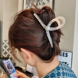 Pince à cheveux strass perle style coréen photo de détail pour coiffure élégante