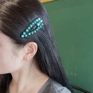 Fermaglio per capelli con strass verdi da donna, elegante molletta in cristallo brillante stile.