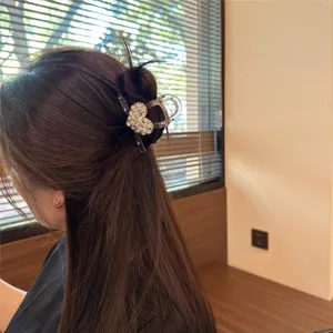 Transparent rhinestone heart hair claw clip elegant fashion hair accessories for women and girls