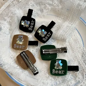Pinzas de pelo cuadradas de terciopelo con strass de oso y clips de pico de pato para uso diario.
