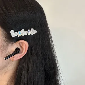 Détail de pince à cheveux cœur en cristal étincelant, joli accessoire latéral pour coiffure quot.