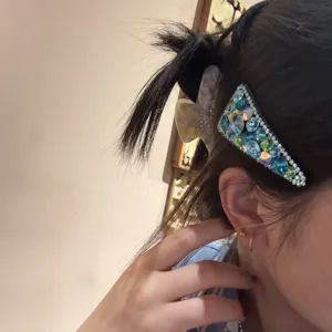 Pince a cheveux triangle strass bleu vert cristal barrette elegante pour femme