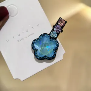 PETITE PINCE À CHEVEUX STRASS EN ÉTOILE DOUCE PINCE BEC DE CANARD POUR FILLE VUE DÉTAILLÉE