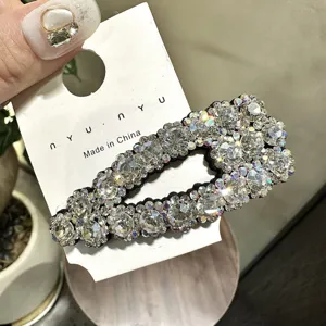 Fermaglio per capelli con strass scintillanti, elegante molletta in cristallo per acconciature.