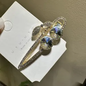Pince à cheveux bec de canard en cristal, style doux et mignon pour les femmes.