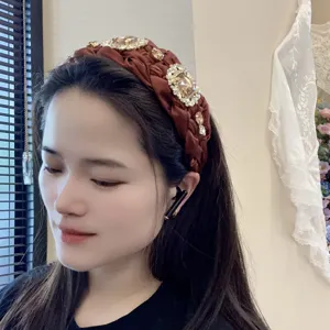 Diadema ancha trenzada con pedrería para mujer, tocado de pelo marrón retro lujo elegante accesorio.
