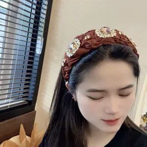 Elegante diadema trenzada marrón para mujer, accesorio para el cabello ancho de cristal de lujo.
