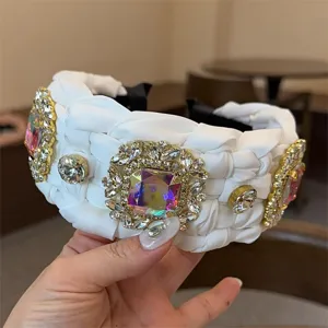 Diadema ancha trenzada blanca con pedrería colorida accesorio de cabello de lujo para mujeres