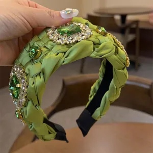Diadema trenzada verde con pedrería accesorio de pelo chic vintage cristal detalle