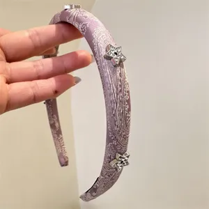 Neuer chinesischer lila Satin Haarreif bestickt mit Strasssternen, elegante Haarspange.