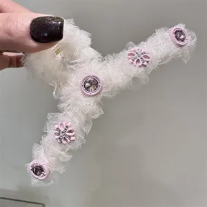 Pinza de pelo de tul blanco con diamantes de imitación rosas, estilo floral, accesorio elegante.