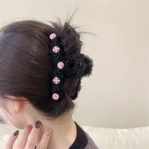 Pinza de pelo de malla negra con colgante de cruz de cristal rosa accesorio para mujer