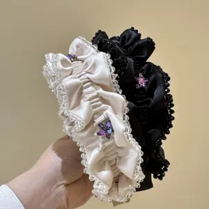 Eleganter Satin Kristall Perlen Haarreif mit lila Stern Diamanten, luxuriöser Plissee Haarschmuck.