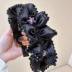Schwarzer plissierter Haarreif mit Perlen, elegante Damen Haarreife mit rosa Kristallen.
