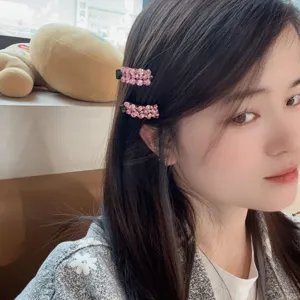 Pinces cheveux strass pour femmes, pinces élégantes à bec de canard pour frange et style quotidien.