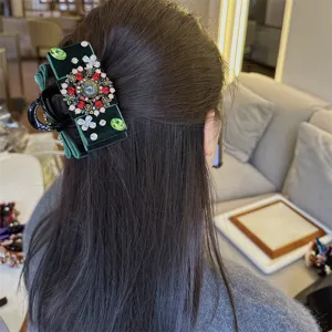 Exquisite barocke Samt Haarklammer mit funkelnden Strasssteinen und eleganter Schleife.