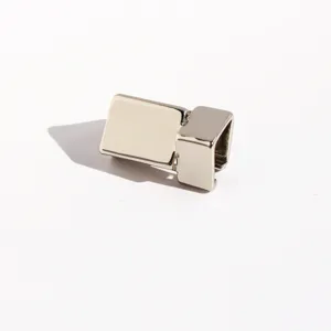 Minimalistische silberne geometrische quadratische Ohrklemme Clip-on Ohrring fuer Damen