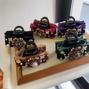 Barock Vintage Samt Schleife Haarspange mit bunten Strasssteinen und eleganten Perlen.