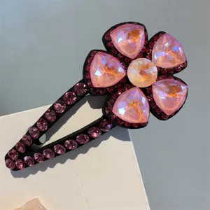 Détail pince à cheveux fleur cristal rose scintillant, élégante pince latérale strass femmes.